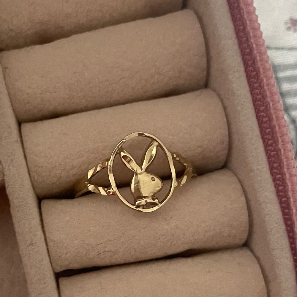 10k gold playboy ring🩷